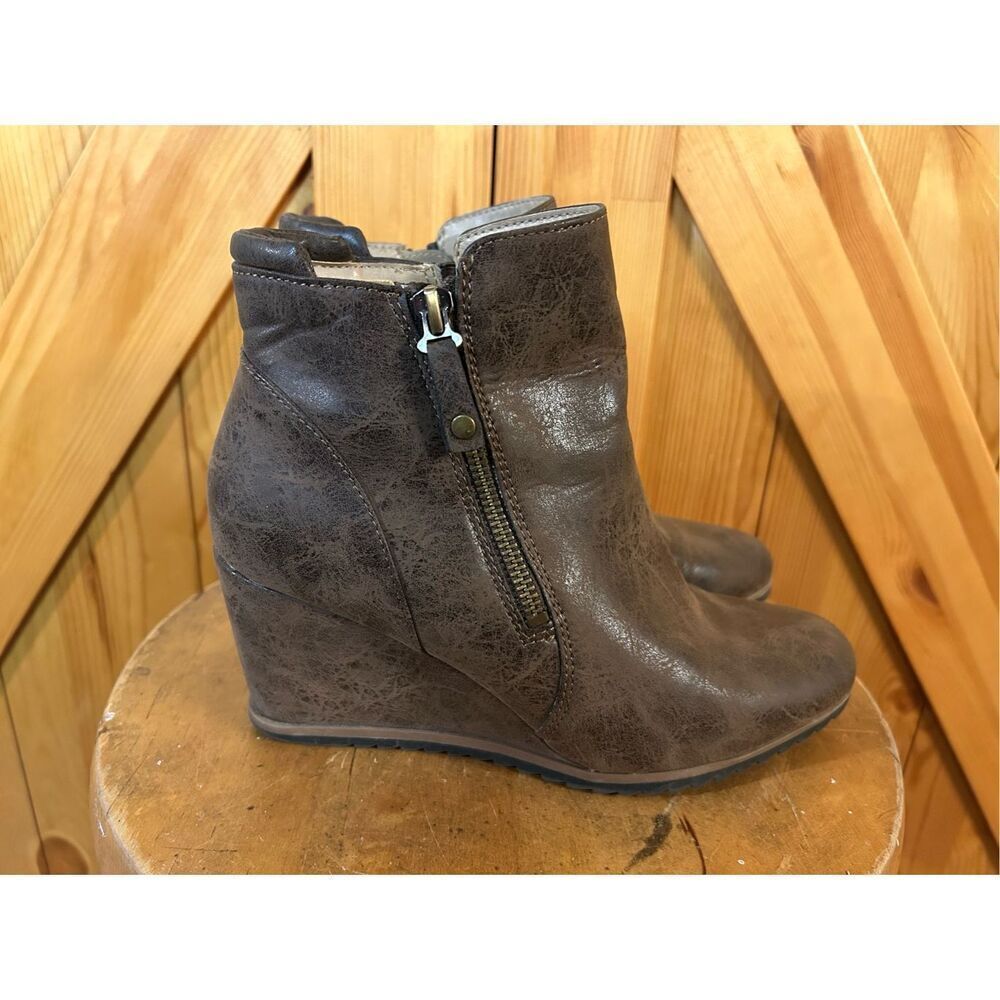 SOUL Naturalizer Women's Haley Ankle Boot, Brown Nubuck, Size 8.5W Wedge Zip Up